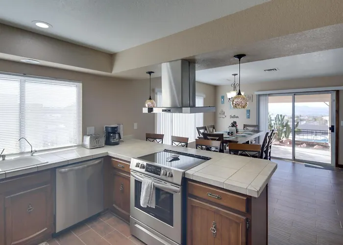 2 Mi To Havasu: Private Oasis W/ Pool & Views Holiday home