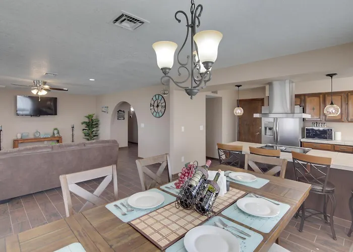 2 Mi To Havasu: Private Oasis W/ Pool & Views Holiday home *