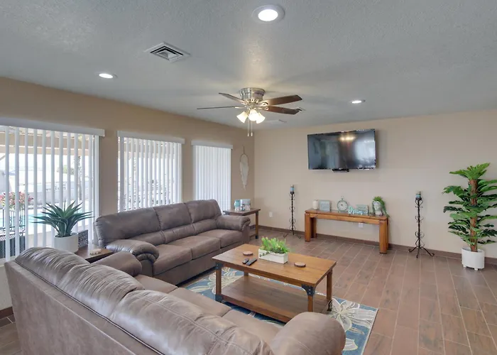 2 Mi To Havasu: Private Oasis W/ Pool & Views *