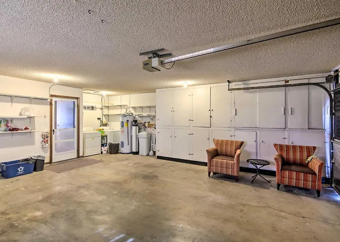 2 Mi To Havasu: Private Oasis W/ Pool & Views *